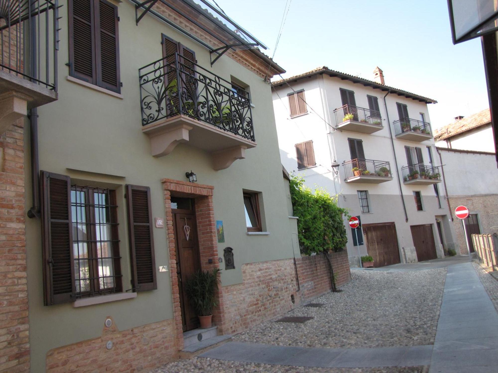 Alla Torre - Nel Cuore Del Borgo Storico Castagnole delle Lanze Esterno foto